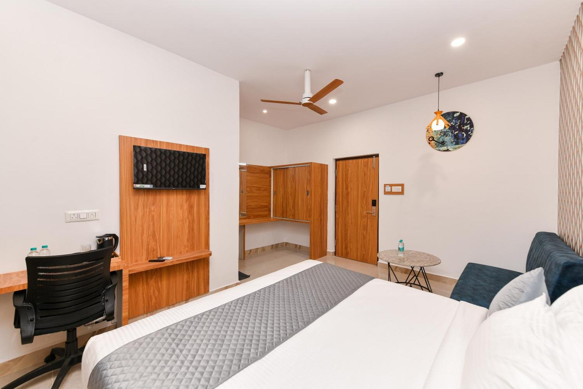 Hotel Shine International Mysore Exteriör bild