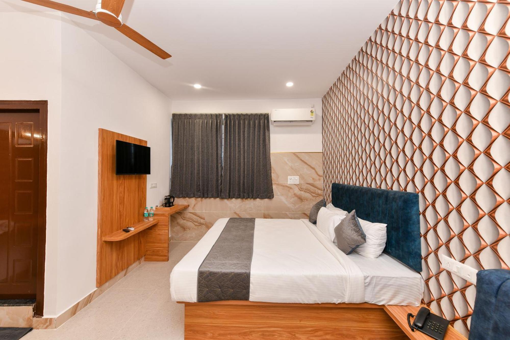 Hotel Shine International Mysore Exteriör bild