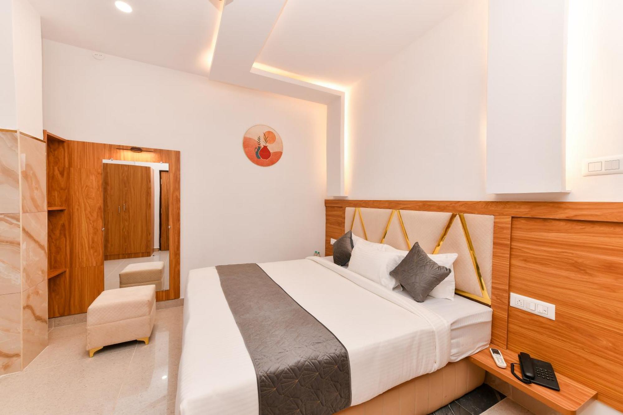 Hotel Shine International Mysore Exteriör bild