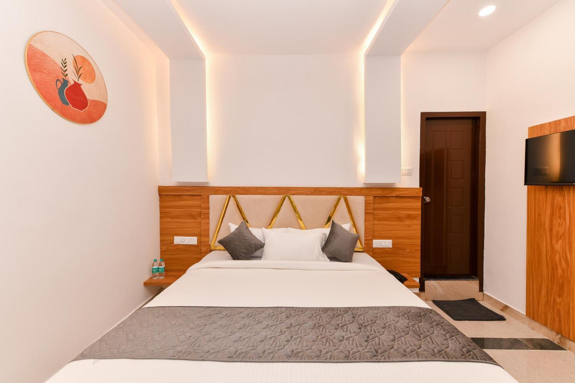 Hotel Shine International Mysore Exteriör bild