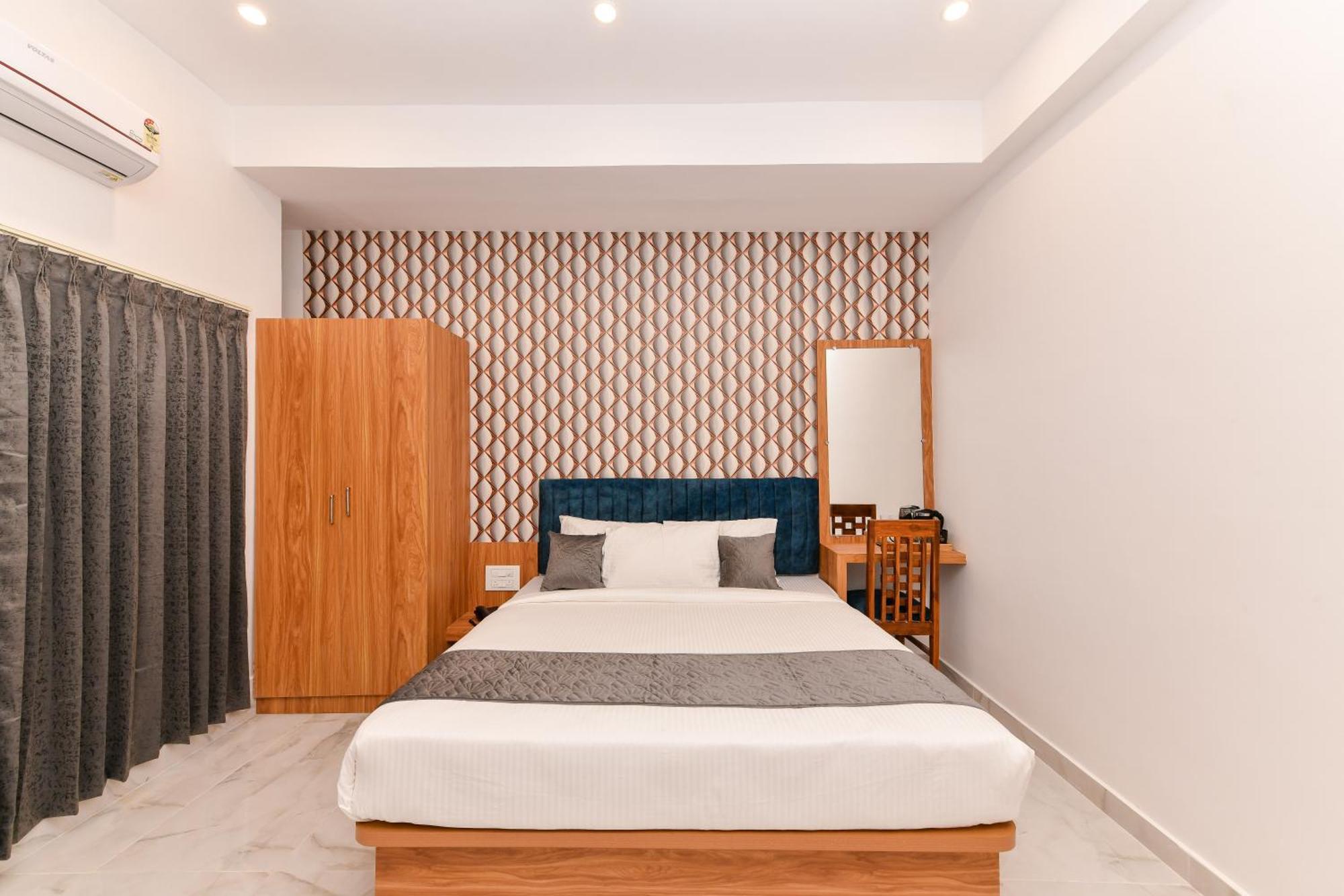 Hotel Shine International Mysore Exteriör bild